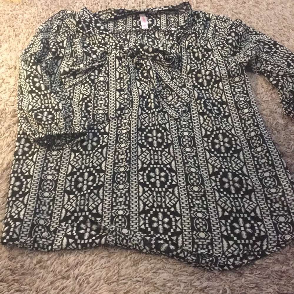 3/4 length sleeve sheer blouse with tie
